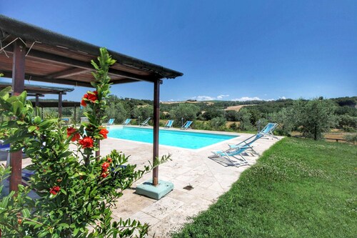 Lovely Farmhouse in Asciano With Swimming Pool