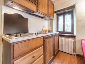 Classic Cottage, 2 Bedrooms | Private kitchen