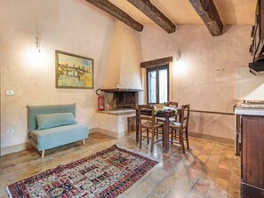 Comfort Cottage, 2 Bedrooms | Dining