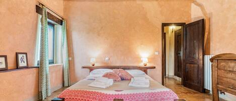 Comfort cottage, 2 slaapkamers | 2 slaapkamers, individueel gemeubileerd, beddengoed