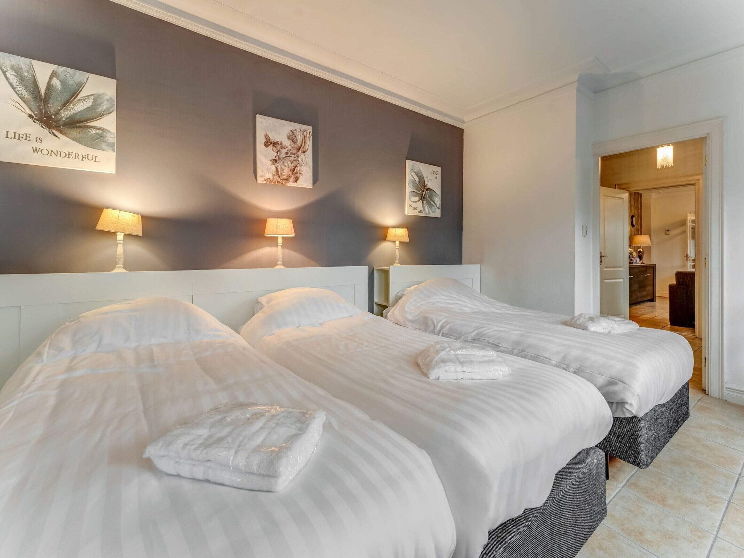 9 bedrooms, bed sheets