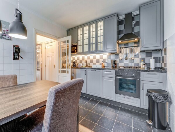 Private kitchen - Cosy Apartment in Sint Maartensbrug Near the Beaches (Sint Maartensbrug)