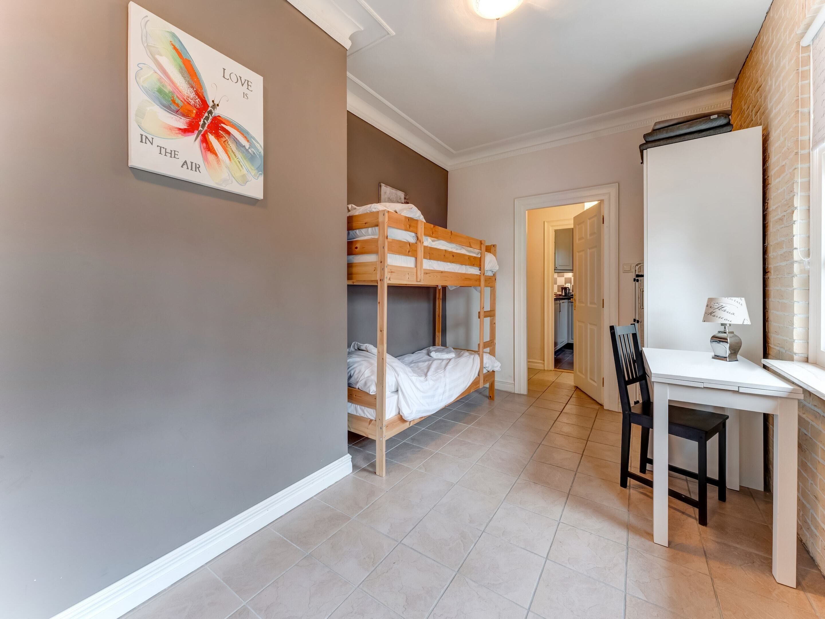 9 bedrooms, bed sheets