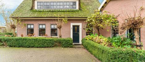 Classic Apartment, 4 Bedrooms | Exterior