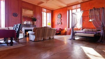 Rumah Klasik, 1 kamar tidur | Ruang keluarga | Perapian