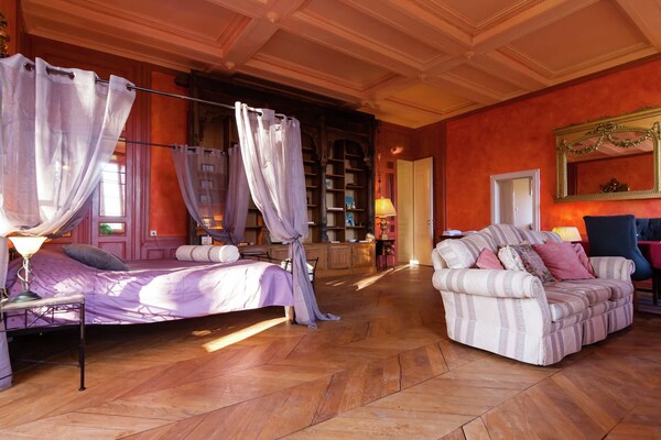 Romantic Stay In A Medieval Castle With Pool And Restaurant Among Others - Périgord