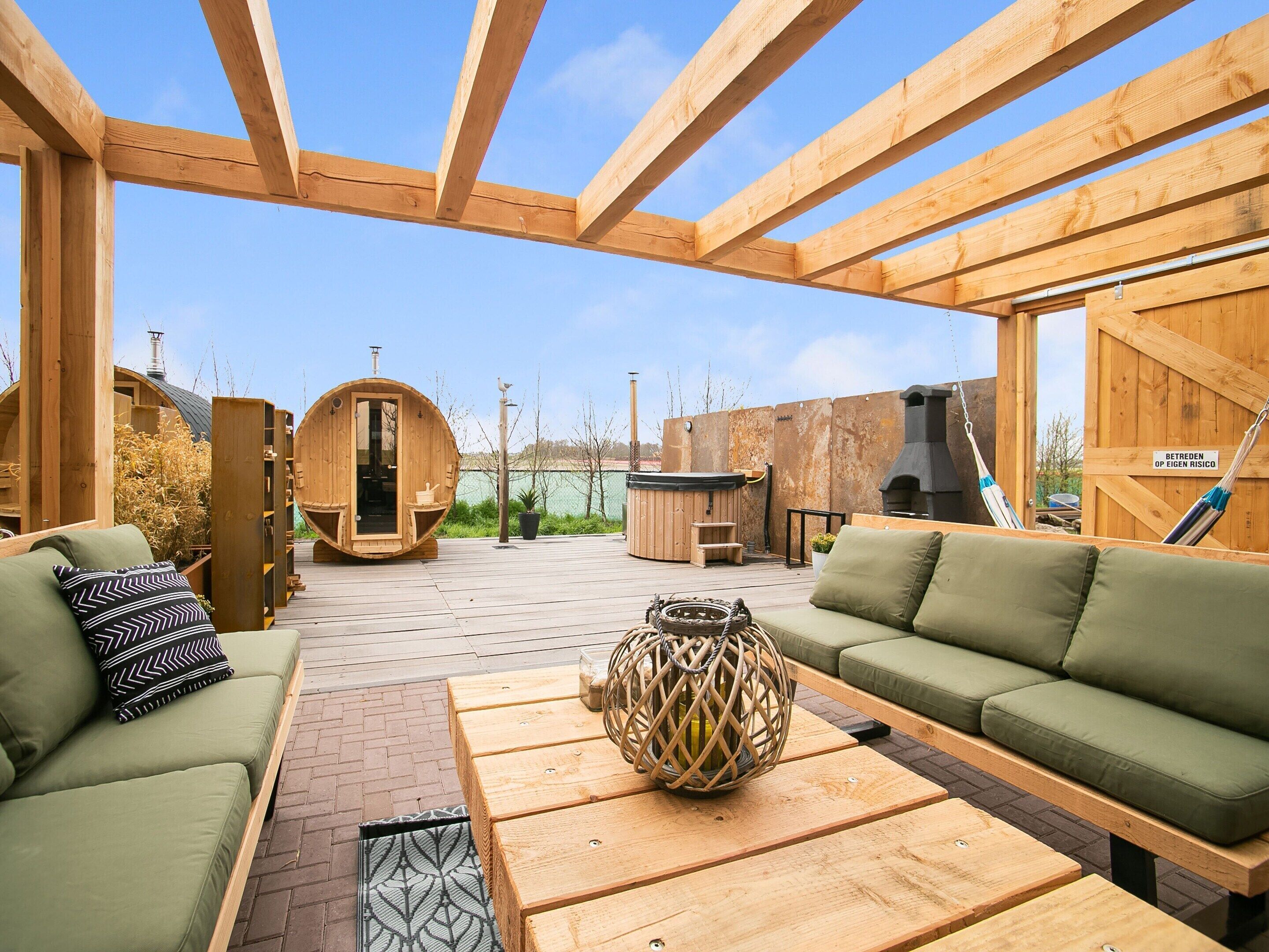 Classic House, 5 Bedrooms | Balcony