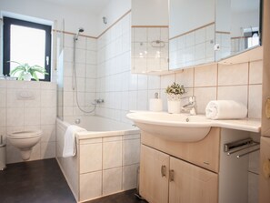 Classic Apartment, 2 Bedrooms | Bathroom - Large Apartment Near Ski Area in Winterberg Germany (Winterberg)
