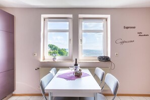 Classic Apartment, 2 Bedrooms | Dining