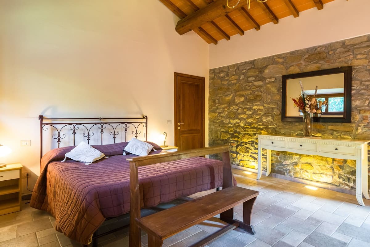 Classic House, Multiple Bedrooms | 10 bedrooms, individually furnished, bed sheets