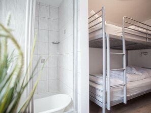 Comfort Apartment, 3 Bedrooms | 4 bedrooms, individually furnished, bed sheets - Large Apartment in Winterberg-neuastenberg Located Directly on a ski Area (Winterberg)