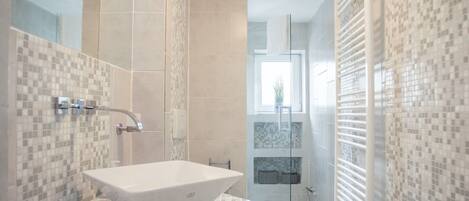 Classic-Apartment, 2 Schlafzimmer | Badezimmer