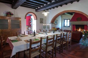 Classic House, 6 Bedrooms | Dining