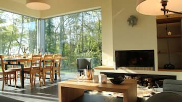 Classic House, 5 Bedrooms | Dining