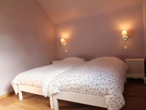 7 bedrooms, individually furnished, bed sheets