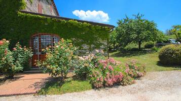 Classic Villa, 3 Bedrooms | Garden