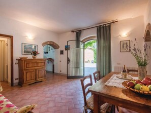 Comfort House, 2 Bedrooms | Living room