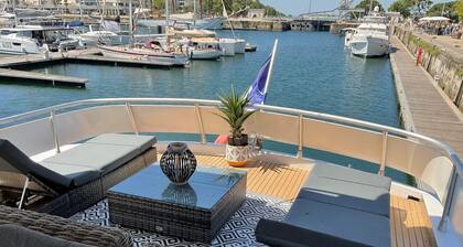 Luxury Yacht in La Rochelle With a Terrace