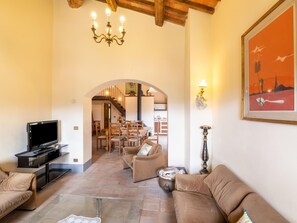 Comfort-Haus, 4 Schlafzimmer | Wohnzimmer | Kamin