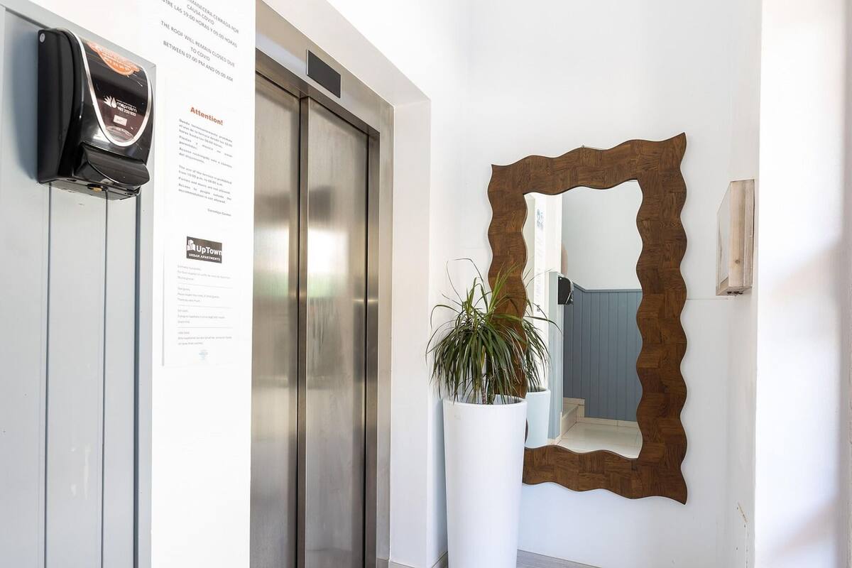 Classic Apartment, 3 Bedrooms | Reception