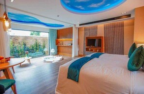 In-room safe, free WiFi, bed sheets - Pool Suite Chiang Mai (Hang Dong)