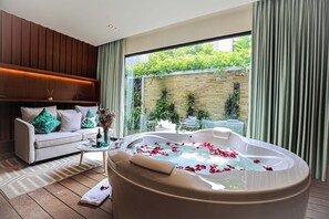 Suite, 1 King Bed, Jetted Tub | In-room safe, free WiFi, bed sheets - Pool Suite Chiang Mai (Hang Dong)
