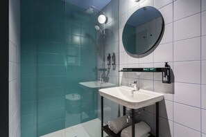 Shower, hair dryer, towels, soap - CX Milan NoM (Novate Milanese)