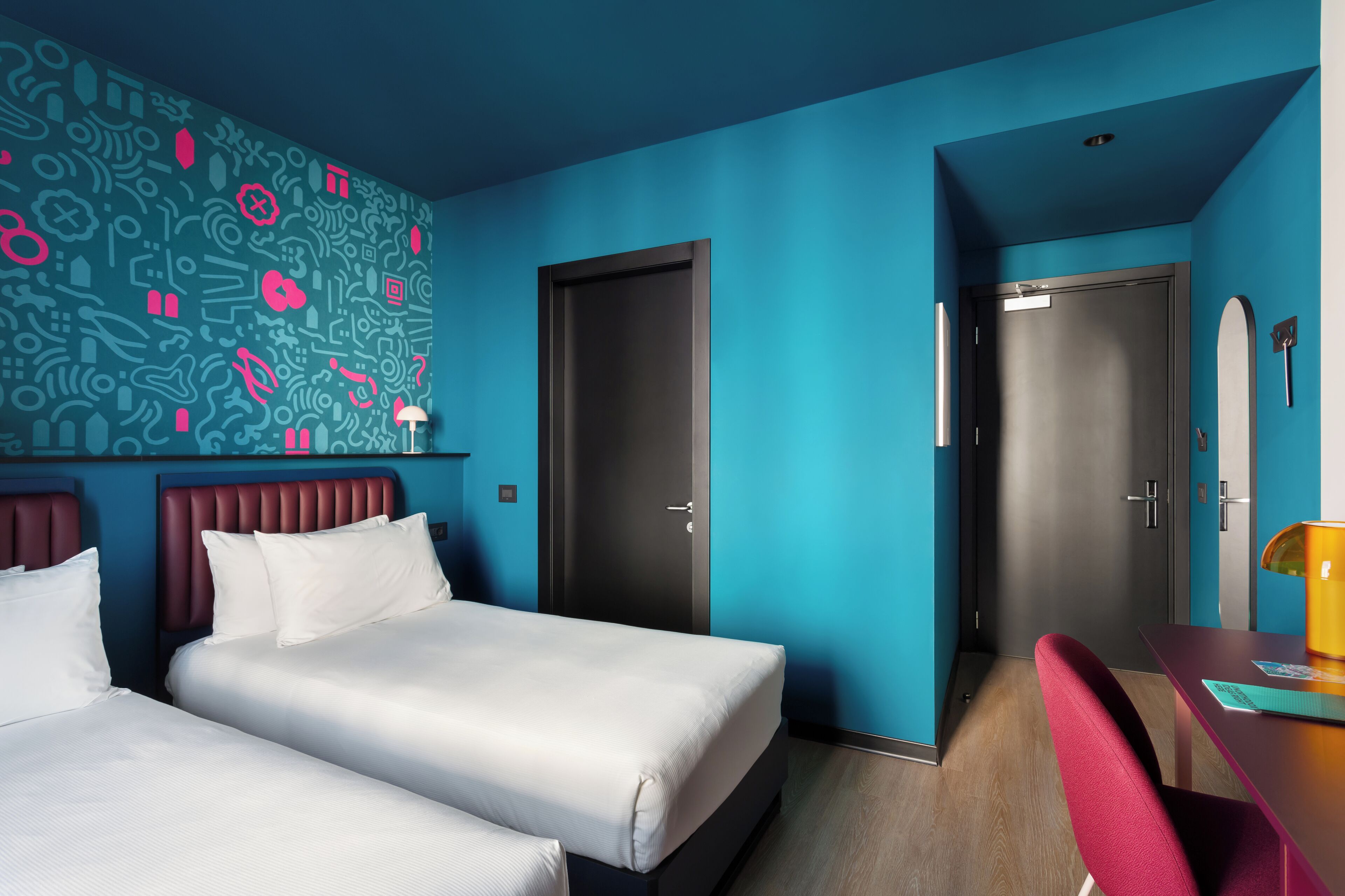 Chambre Double ou avec lits jumeaux | Literie de qualité supérieure, coffres-forts dans les chambres, bureau