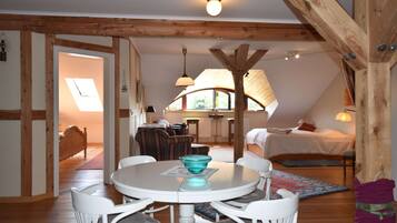 Classic Apartment, Multiple Bedrooms | Dining