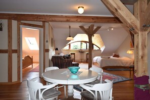 Classic Apartment, Multiple Bedrooms | Dining