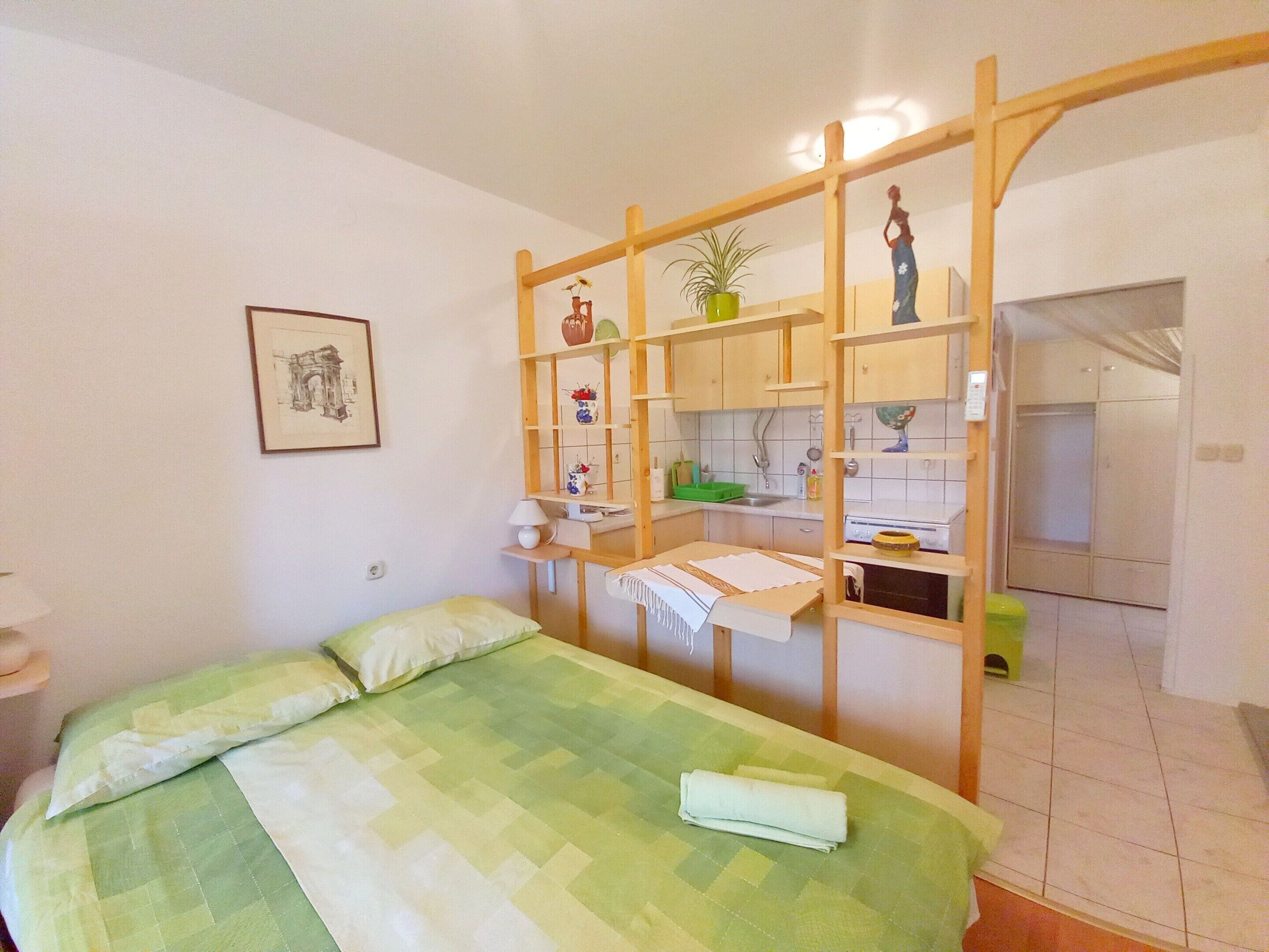 2 bedrooms, individually furnished, bed sheets