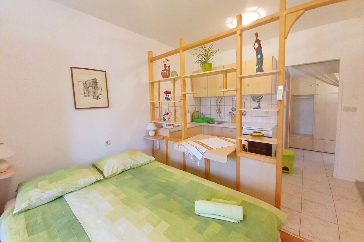 2 habitaciones, muebles diferentes y ropa de cama
