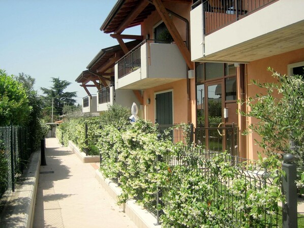 Exterior - Small Residence With Swimming Pool and 8 Lovely Apartments (Lazise)