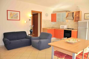 Living room - Small Residence With Swimming Pool and 8 Lovely Apartments (Lazise)
