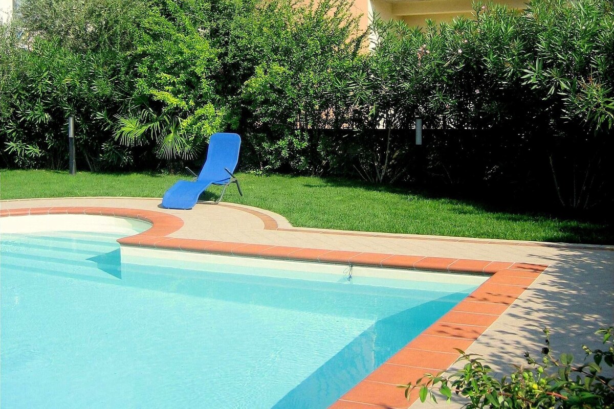 Casa conforto, 2 quartos | Piscina | Piscina interna, piscina externa