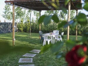 Classic Villa, 4 Bedrooms | Outdoor dining