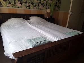Classic House, Multiple Bedrooms | 11 bedrooms, individually furnished, bed sheets - Attractive Farmhouse in Giethoorn With Garden (Giethoorn)