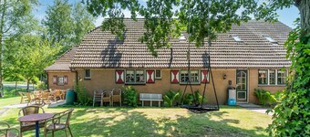 Attractive Farmhouse in Giethoorn With Garden