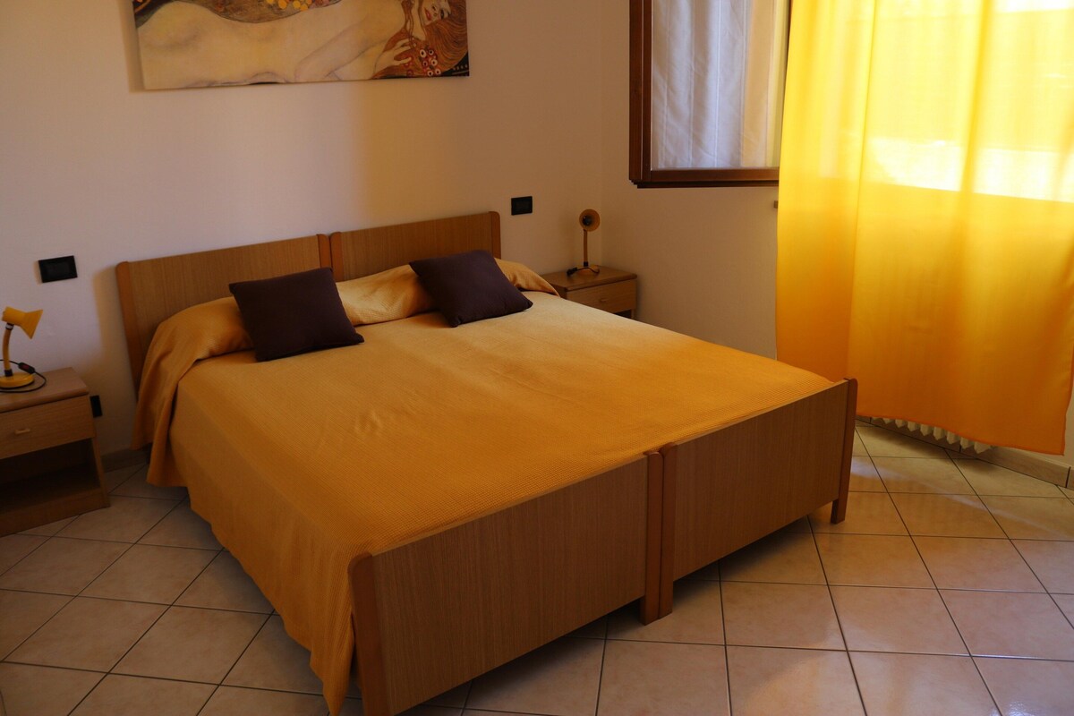Casa elite, 2 quartos | 9 quartos, individualmente mobiliados, roupa de cama
