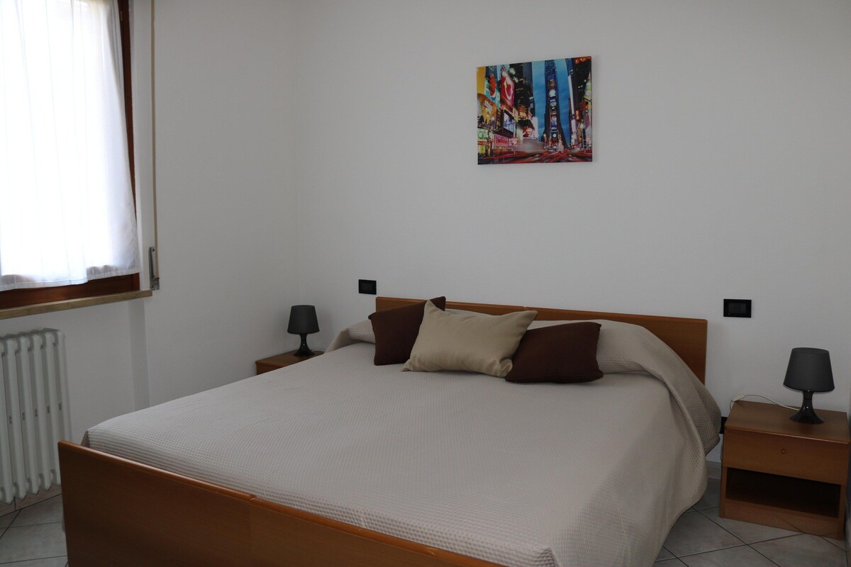 Casa conforto, 2 quartos | 9 quartos, individualmente mobiliados, roupa de cama