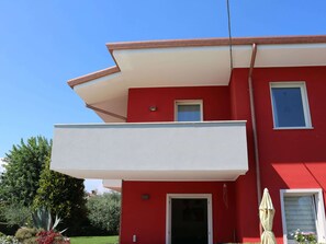 Exterior - Holiday Apartment Near the Lake, Shared Swimming Pool (Lazise)