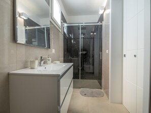 Classic House, 3 Bedrooms | Bathroom