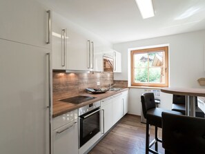 Deluxe Apartment, 4 Bedrooms | Private kitchen - Luxurious Holiday Home in Saalbach-hinterglemm With Barbecue (Viehhofen)