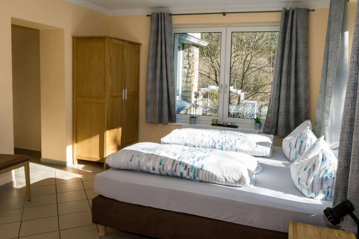 Comfort-Apartment, 5 Schlafzimmer | 13 Schlafzimmer, individuell eingerichtet, Bügeleisen/Bügelbrett