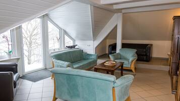 Căn hộ phong cách cổ điển, nhiều phòng ngủ | Phòng khách