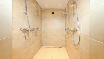 Classic Apartment, 5 Bedrooms | Spa treatment
