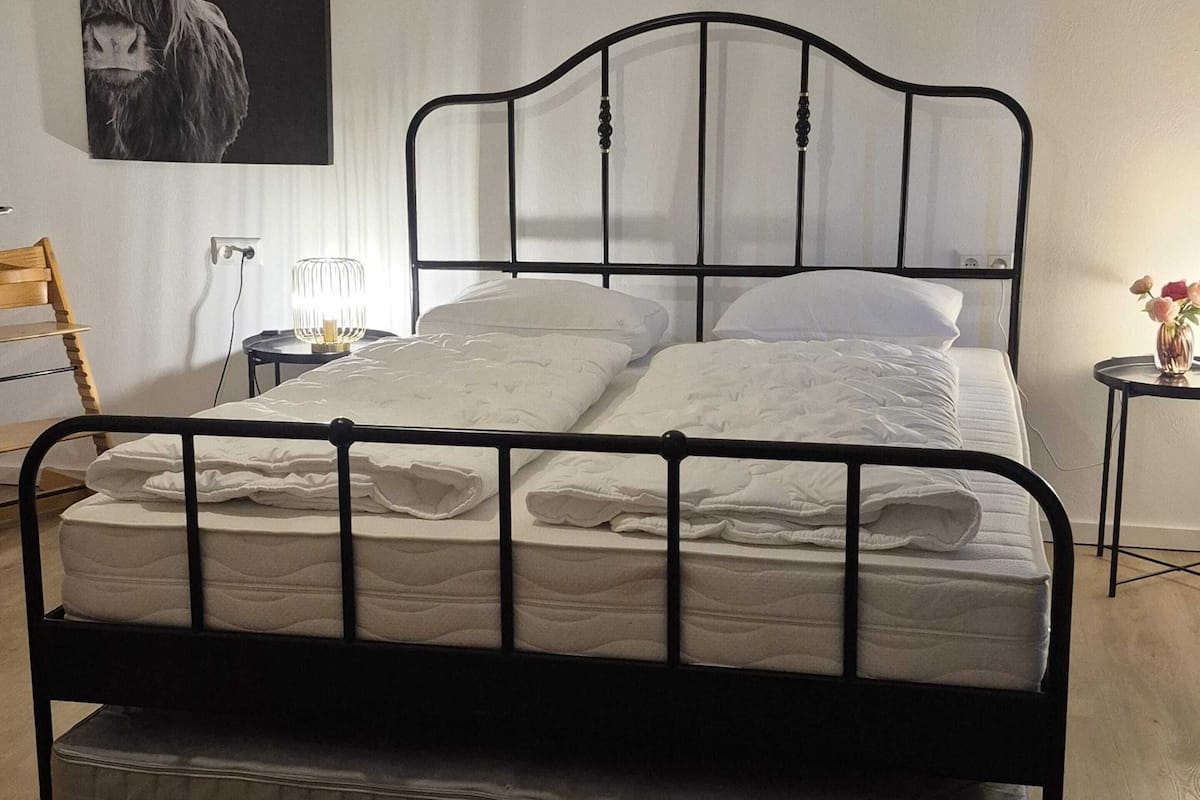 Leilighet – classic, 3 soverom | 14 soverom, individuelt innredet, strykejern/-brett og sengetøy