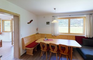 Comfort Apartment, 3 Bedrooms | Dining - Idyllic Apartment in Stumm With Panoramic View (Stumm)
