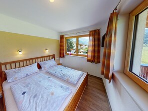 Classic House, 5 Bedrooms | 7 bedrooms, bed sheets - Idyllic Apartment in Stumm With Panoramic View (Stumm)