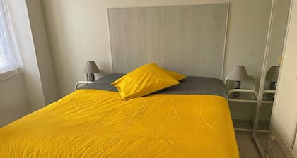 F2 de plein pied avec jardin , les animaux sans suplémént
parking privé gratuit